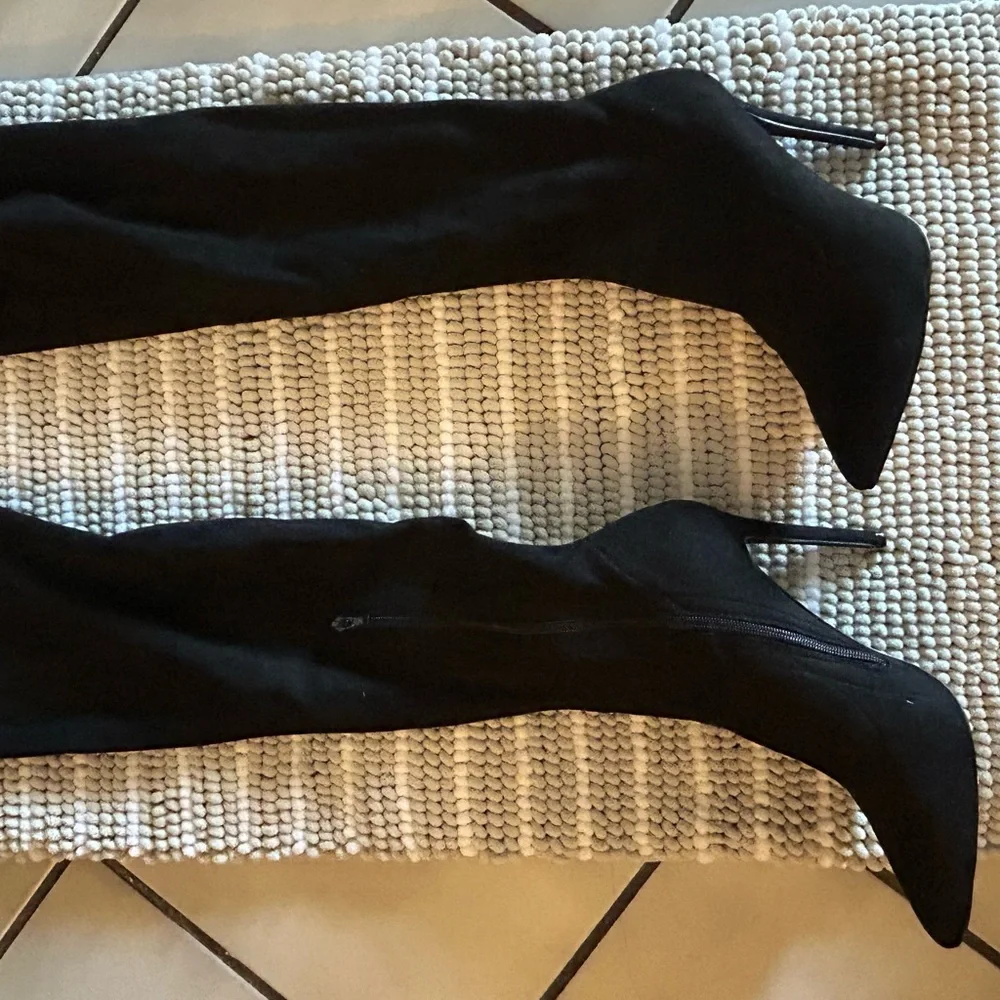 Liliana Classic Black Over-the-Knee Boots - Picture 4 of 6